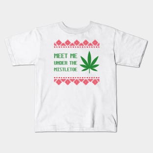 Meet me under the mistletoe Kids T-Shirt